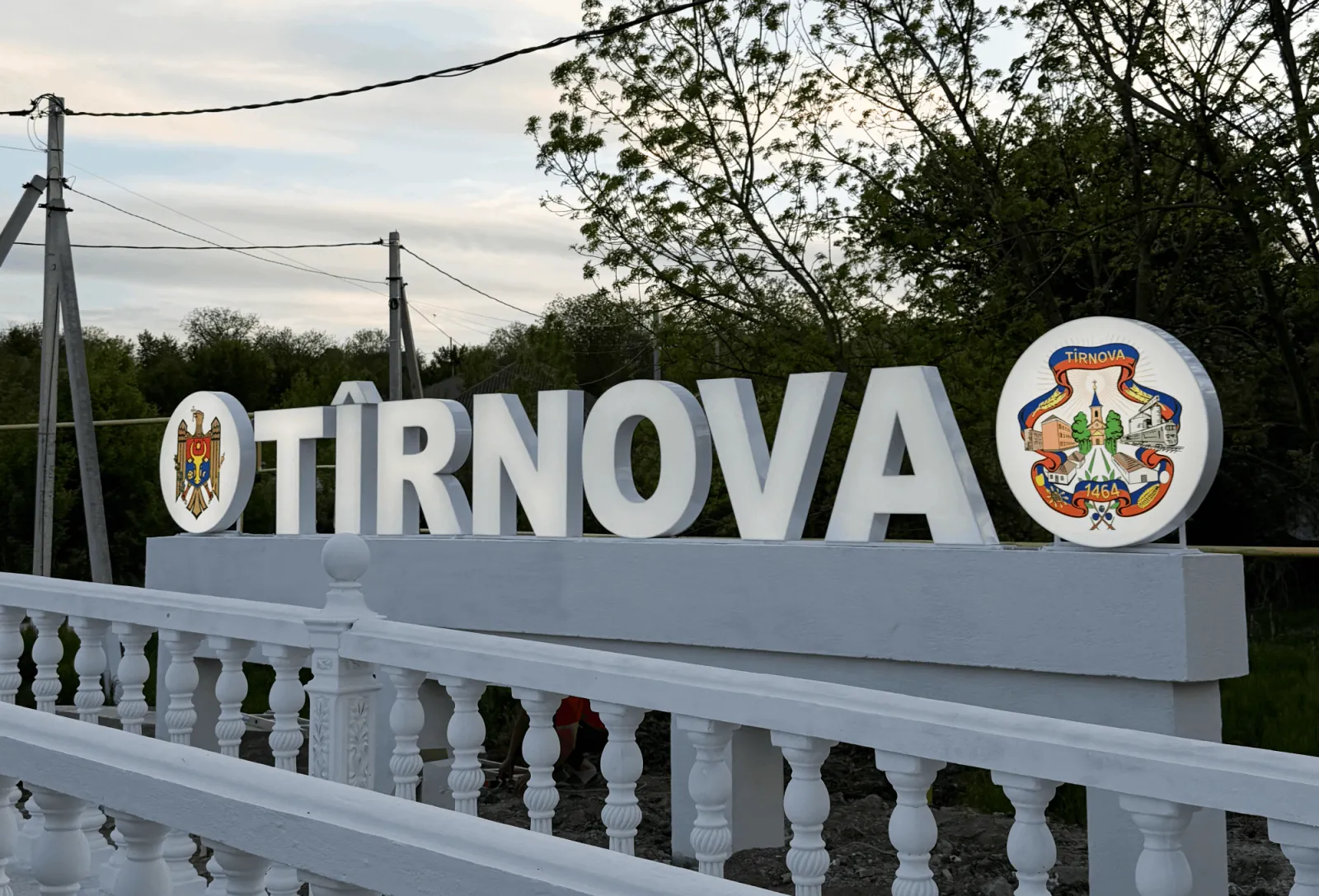 Litere Volumetrice: Tîrnova